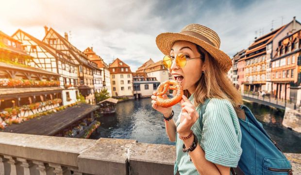 Discover the Ultimate Guide to Finding the Best Food While Traveling: Tips and Tricks You Need to Know!